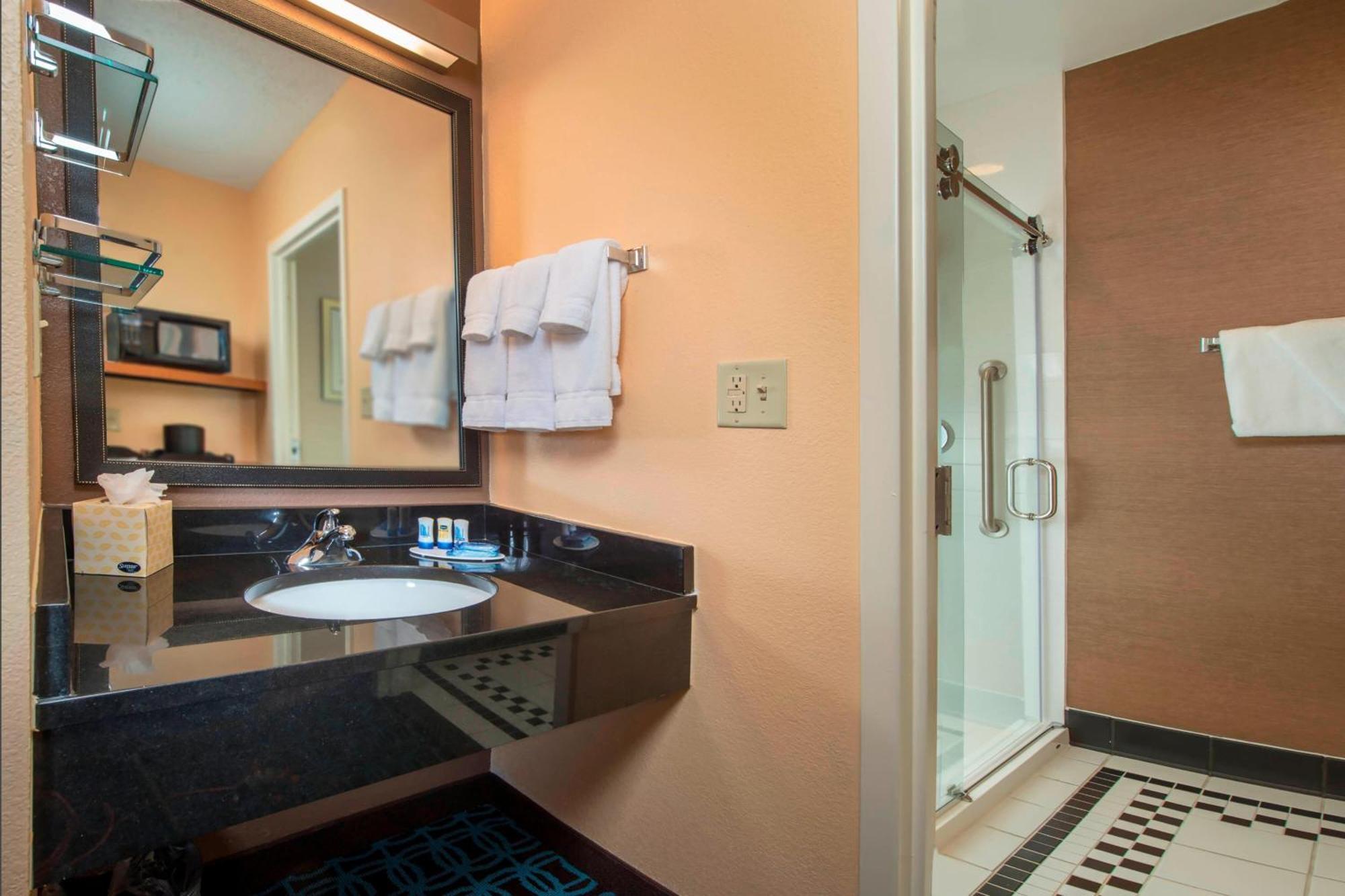 Fairfield Inn & Suites By Marriott Frederick Bagian luar foto