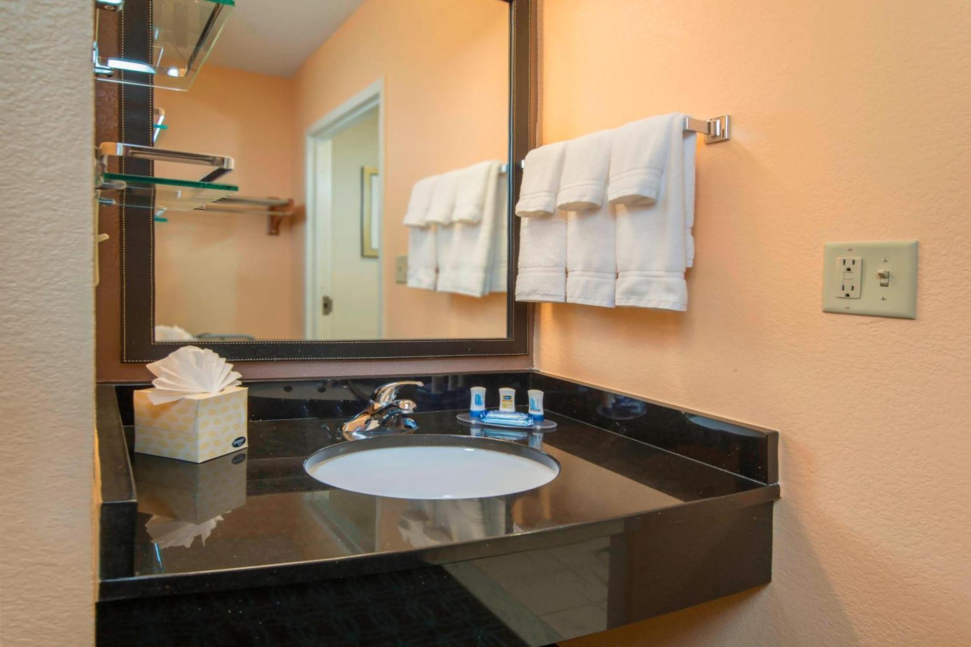 Fairfield Inn & Suites By Marriott Frederick Bagian luar foto