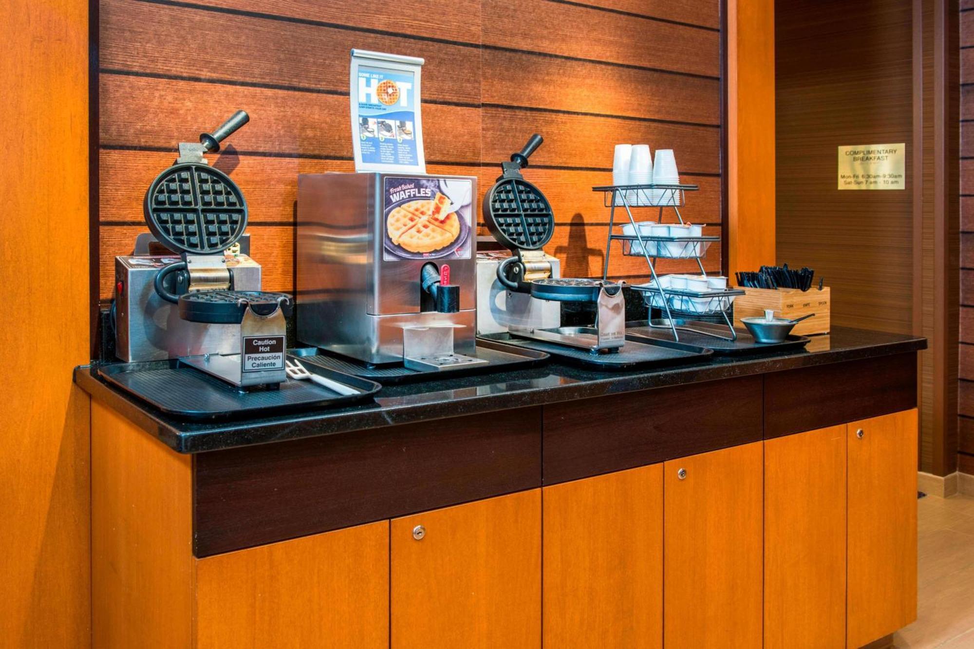 Fairfield Inn & Suites By Marriott Frederick Bagian luar foto