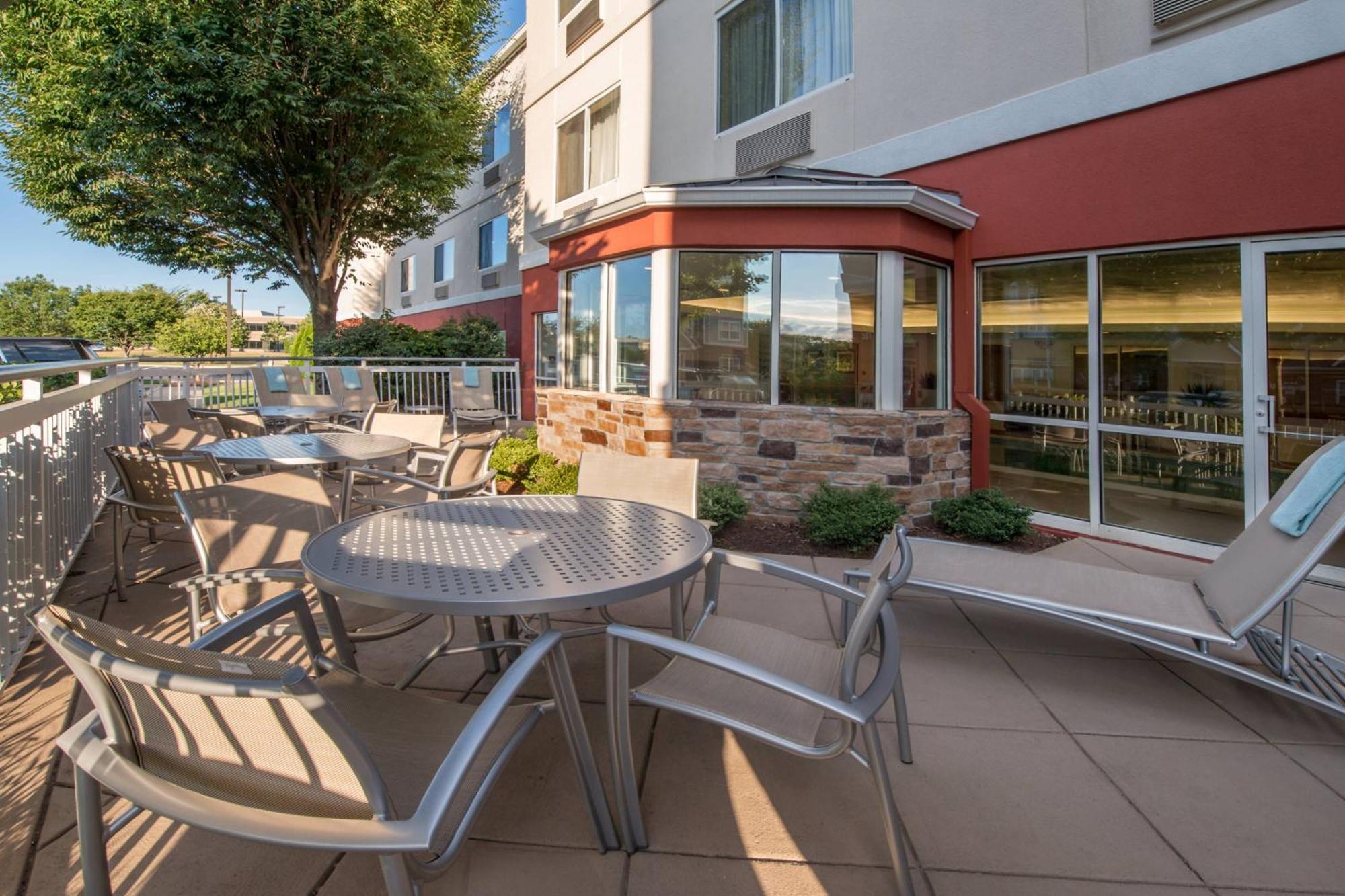 Fairfield Inn & Suites By Marriott Frederick Bagian luar foto