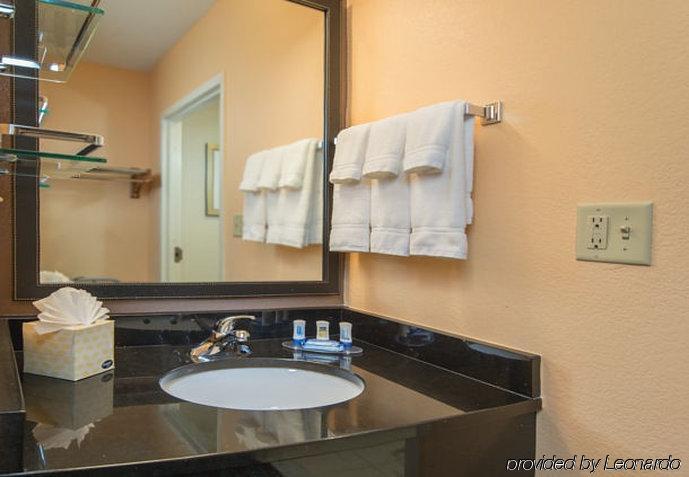 Fairfield Inn & Suites By Marriott Frederick Bagian luar foto